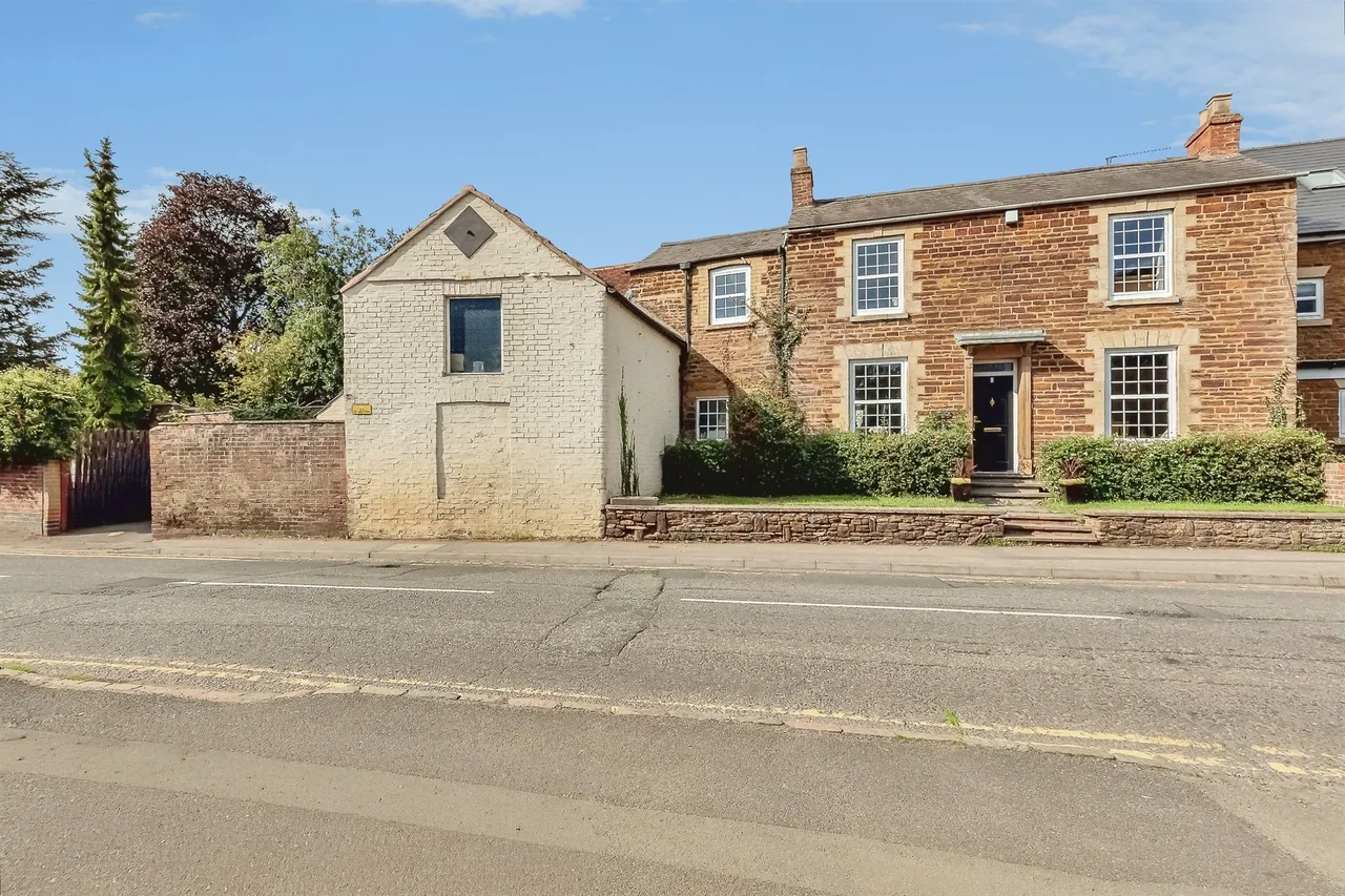High Street, Broughton, NN14, photo 2