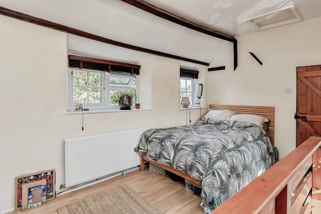 High Street, Broughton, NN14, photo 12