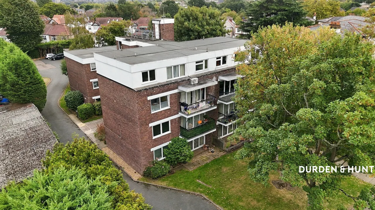 2 bed flat for sale, Woodford Road, South Woodford, E18