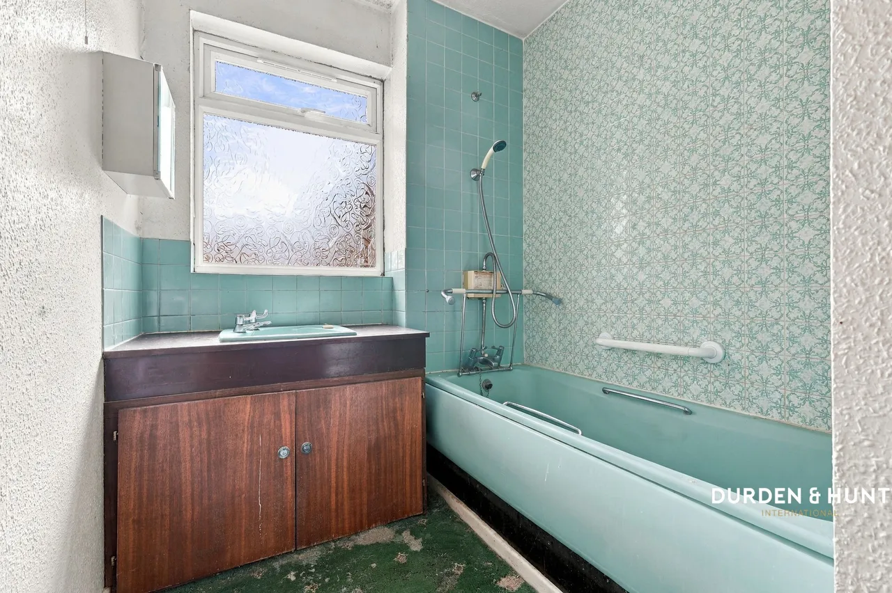 Woodford Road, South Woodford, E18, photo 10