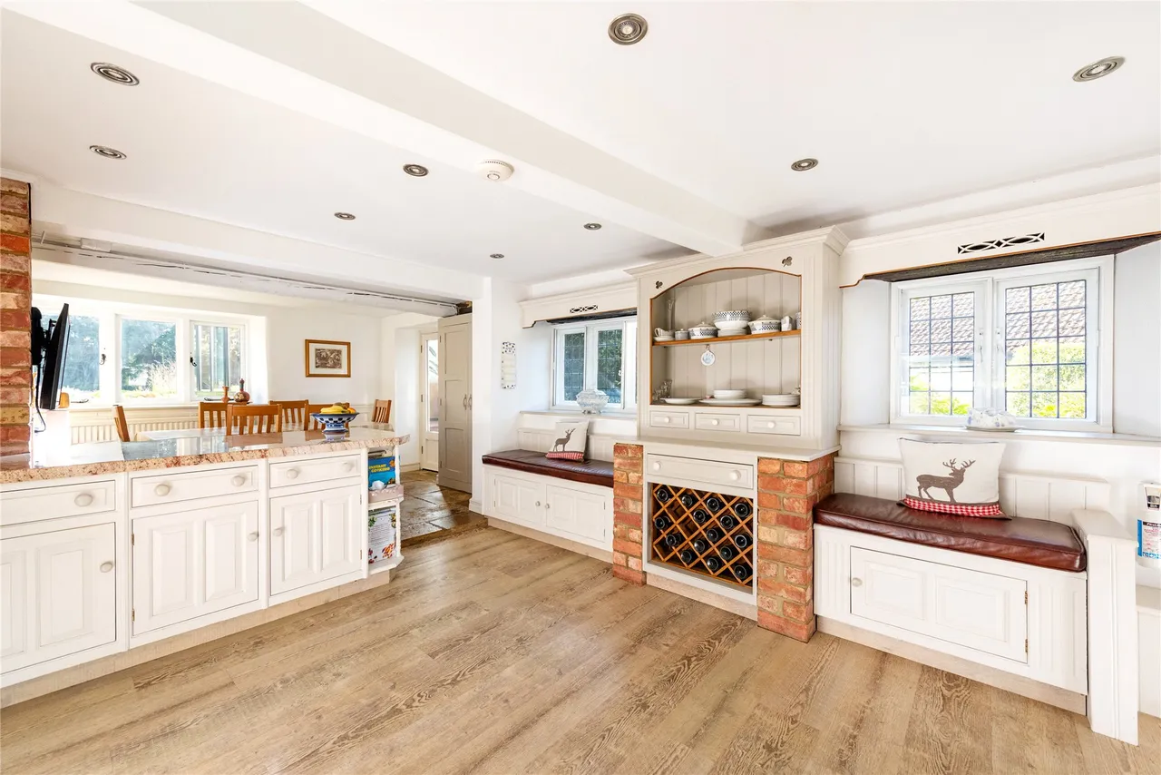 Sutton Street, Flore, NN7, photo 17