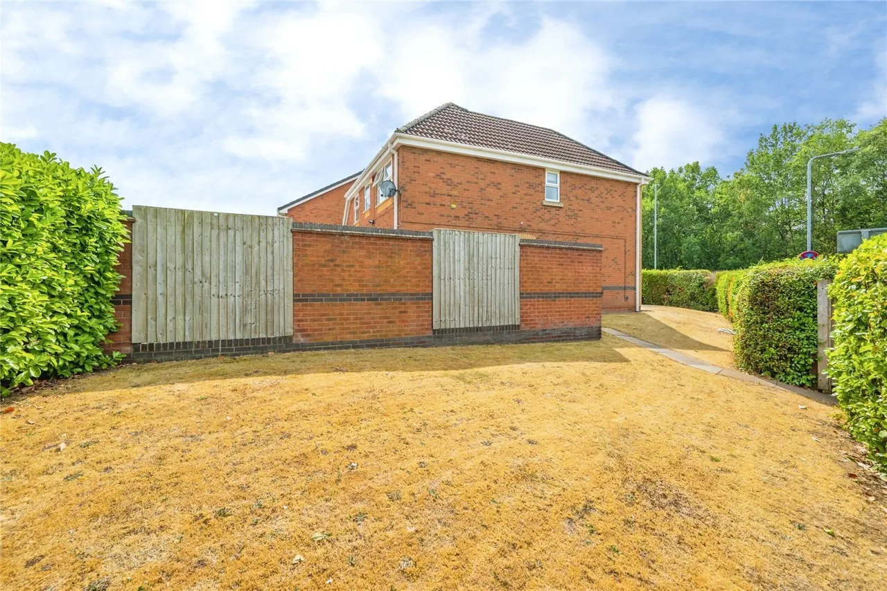 Reedmace, Tamworth, Staffordshire, B77, photo 18