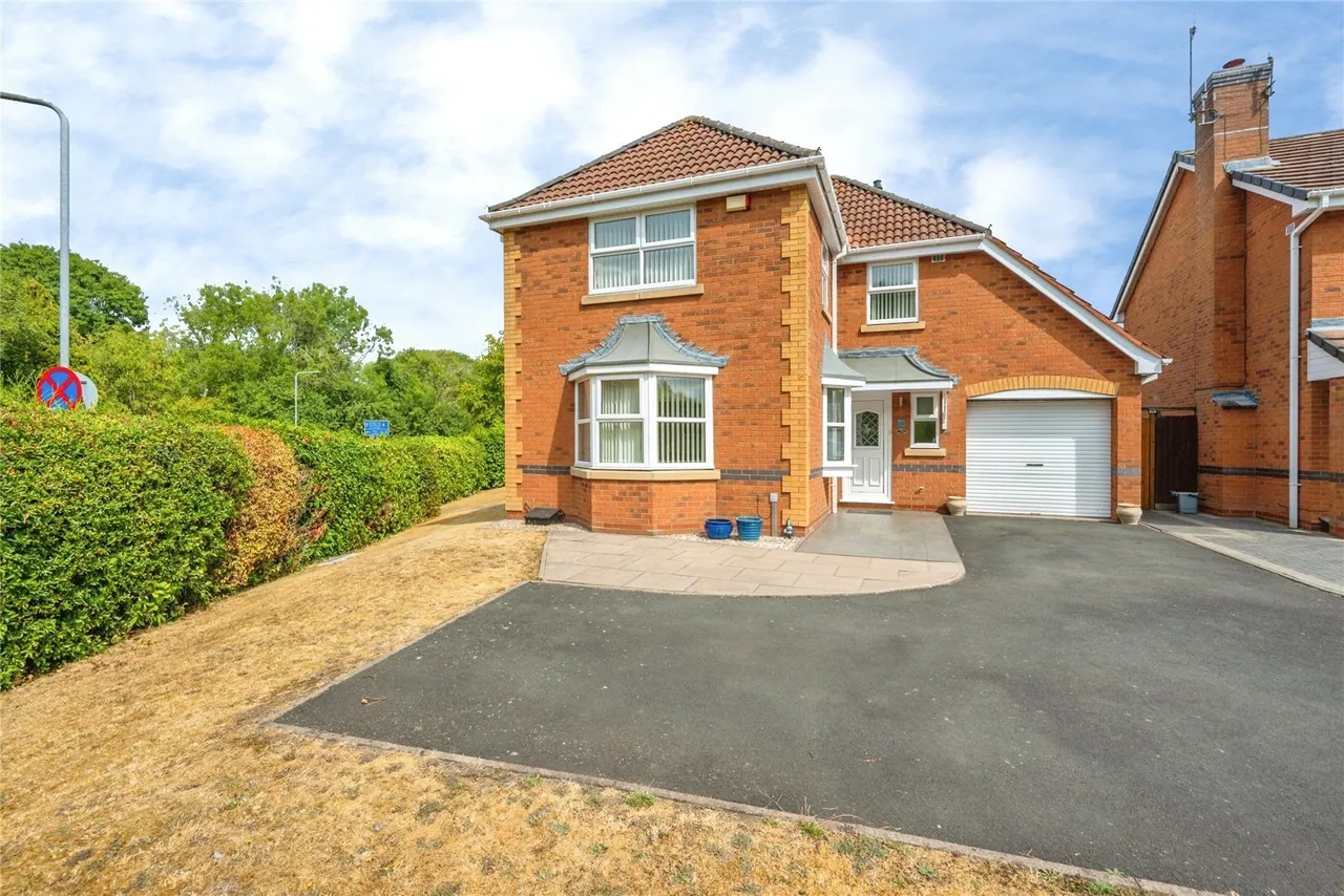 Reedmace, Tamworth, Staffordshire, B77, photo 24