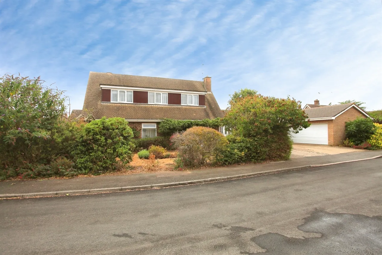 4 bed house for sale, Lewes Gardens, Peterborough, PE4