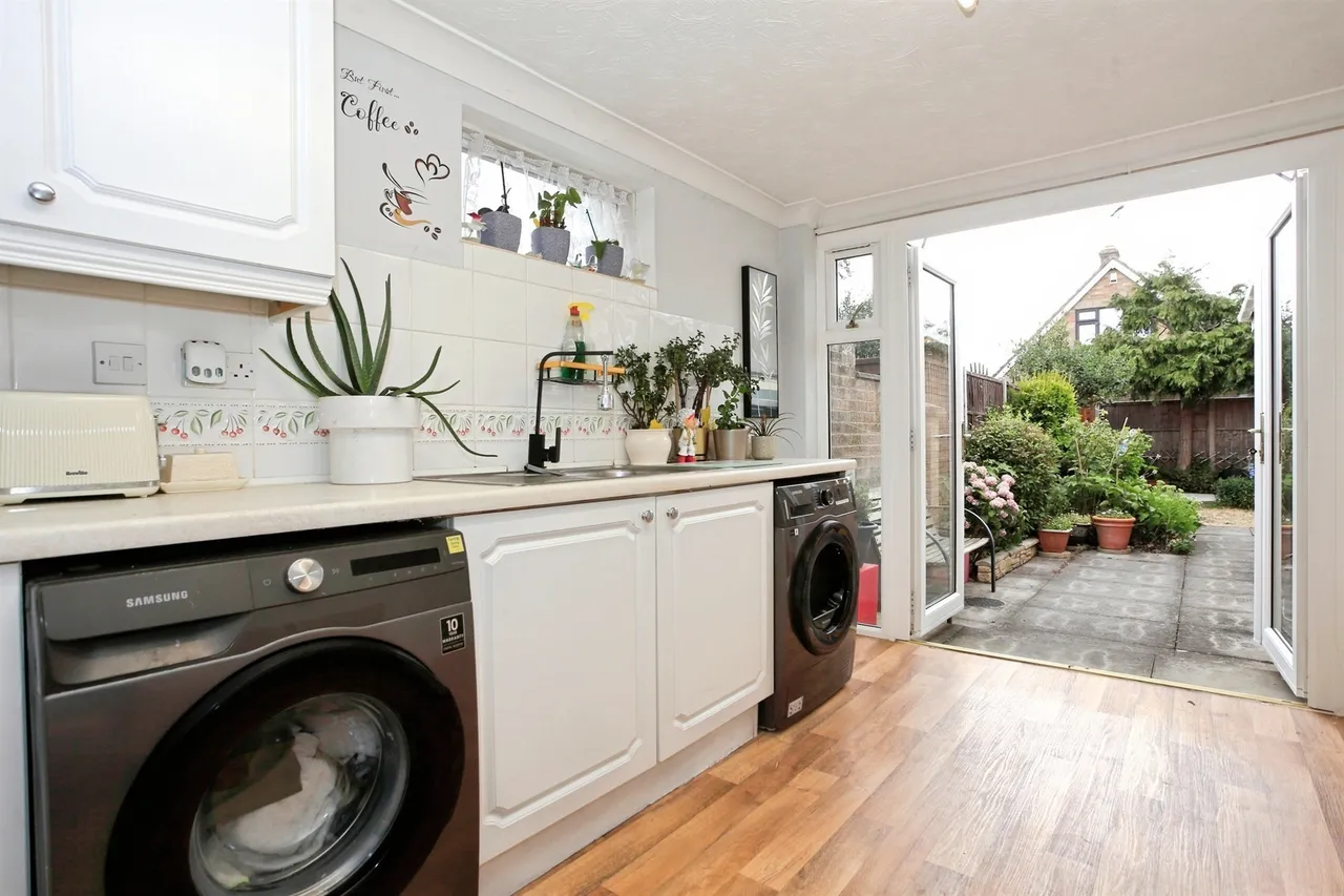 Lewes Gardens, Peterborough, PE4, photo 11