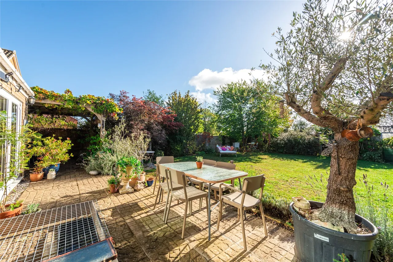 Avenue Road, Rushden, NN10, photo 12