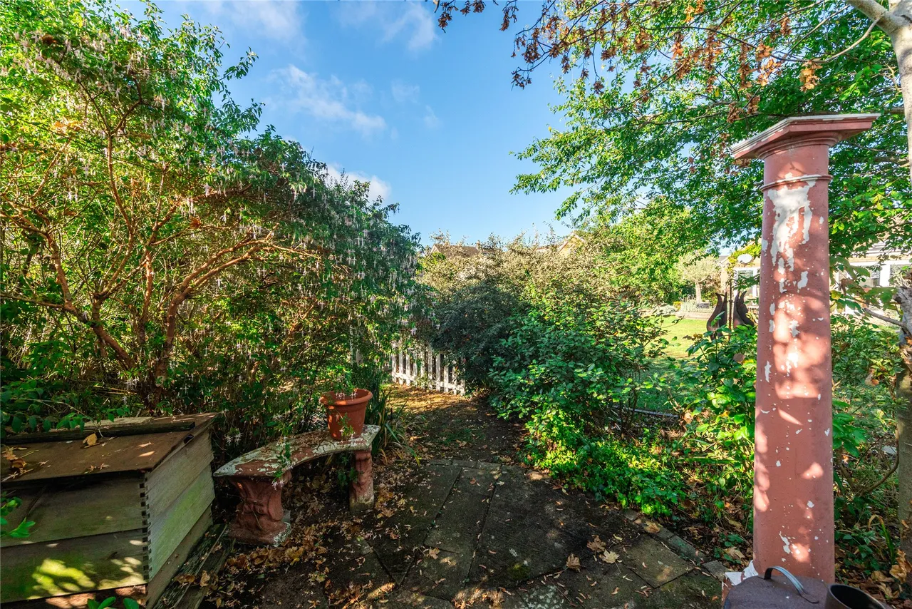 Avenue Road, Rushden, NN10, photo 21