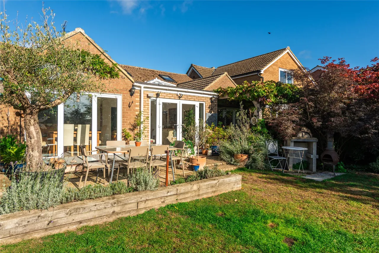 Avenue Road, Rushden, NN10, photo 15
