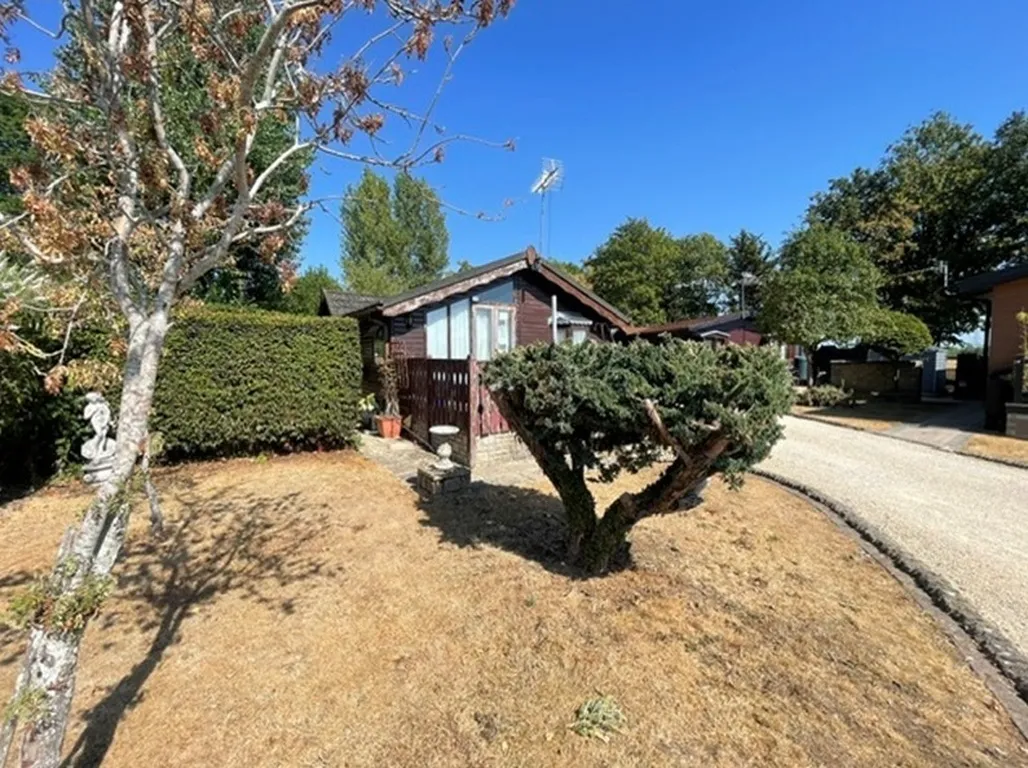 3 bed park home for sale — Lincoln Farm Park, High Street, Witney