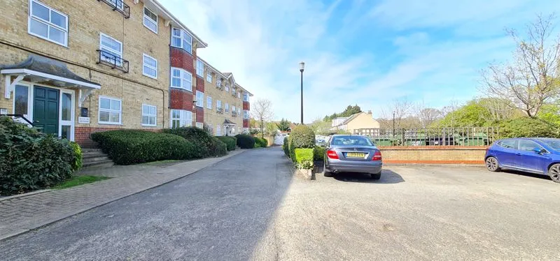 1 bed flat for sale — Wayletts, Leigh-On-Sea, Essex, SS9 4ED