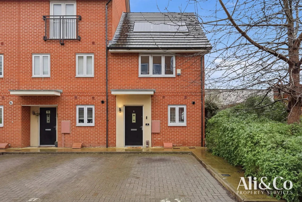 2 bed house for sale — Chase Way, Grays, Essex, RM20 4BP