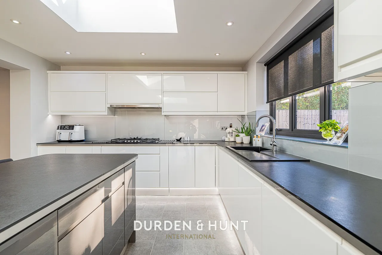 Elmdene Avenue, Hornchurch, RM11, photo 4