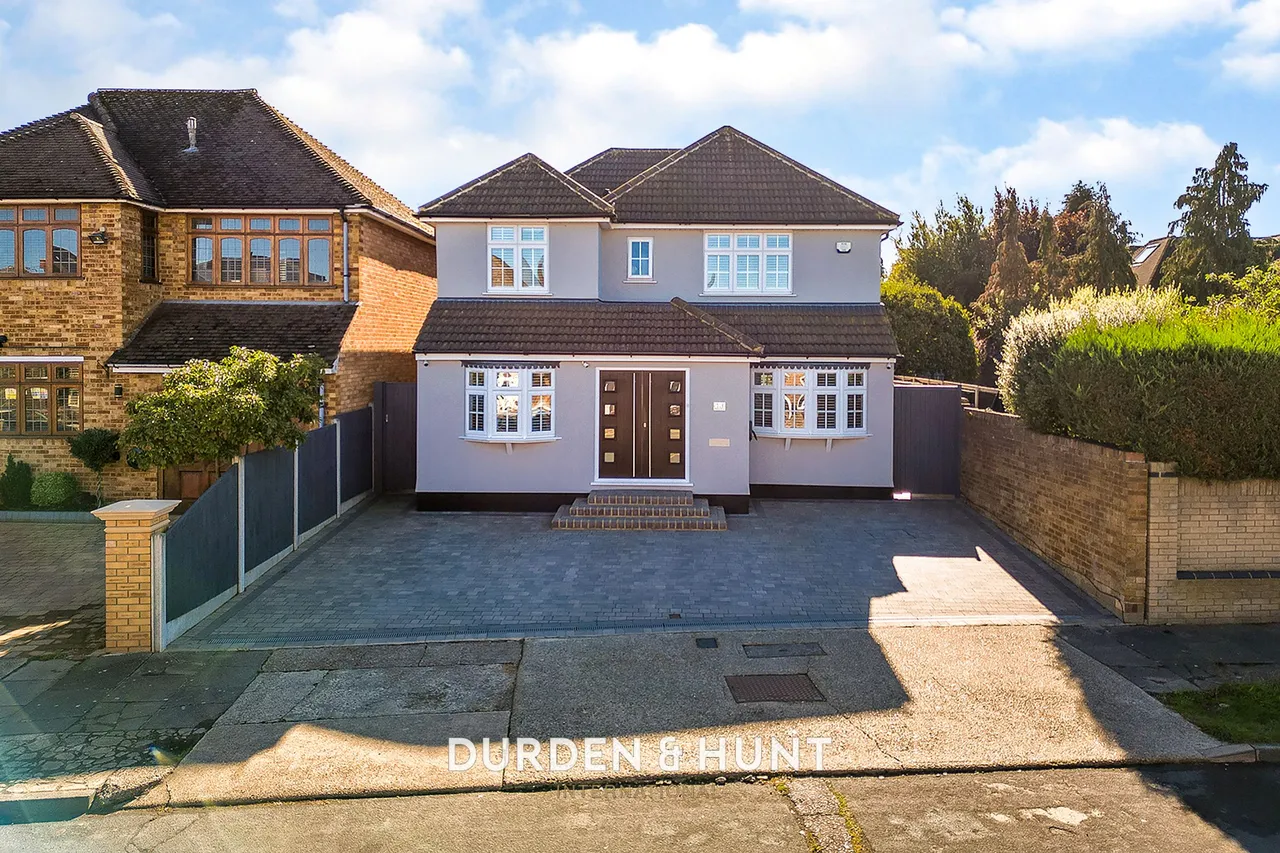 4 bed house for sale, Elmdene Avenue, Hornchurch, RM11