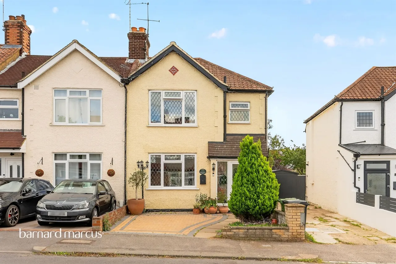 3 bed house for sale, The Greenway, Epsom, KT18