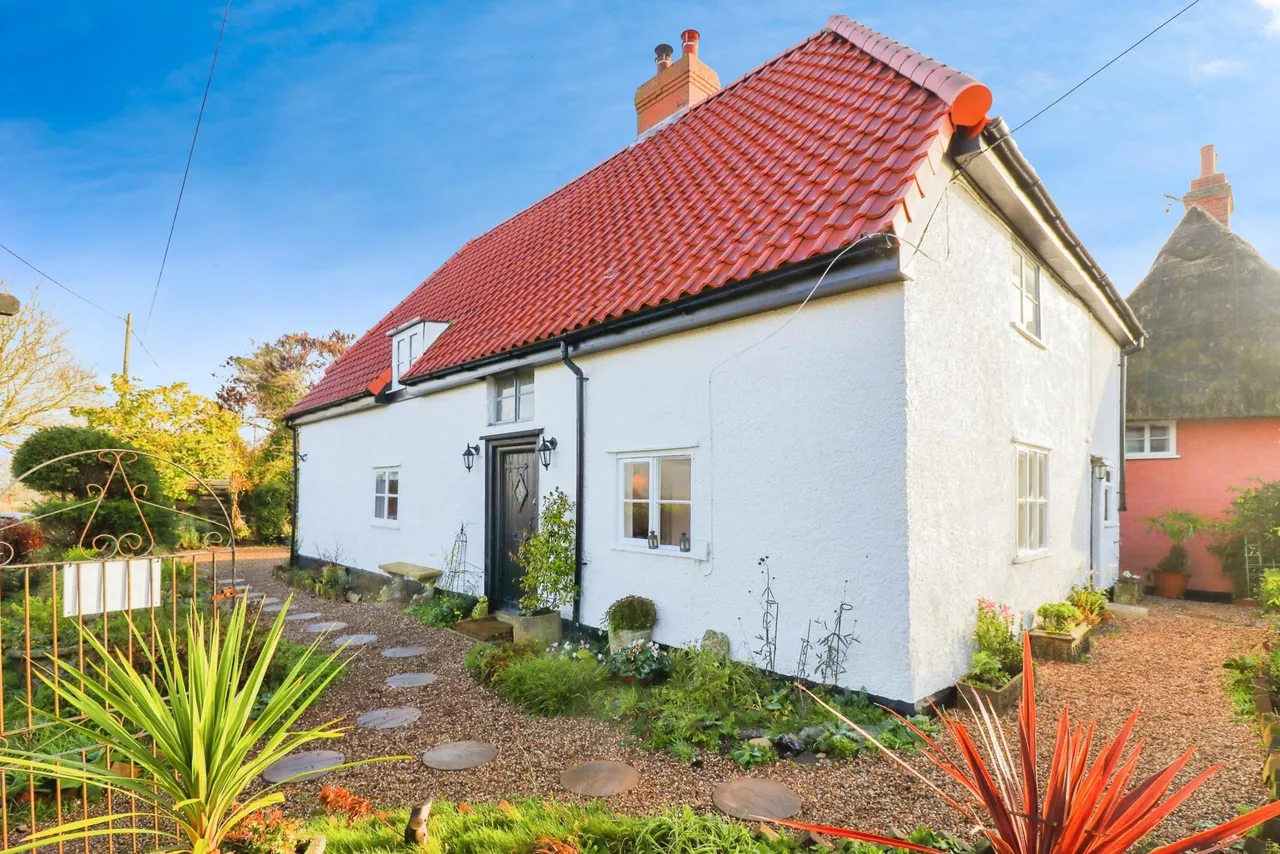3 bed house for sale, Mill Road, Buxhall, IP14