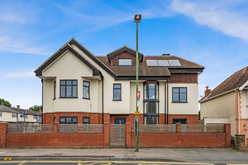 1 bed flat for sale — 135 Cheam Common Road, Worcester Park KT4 8SY