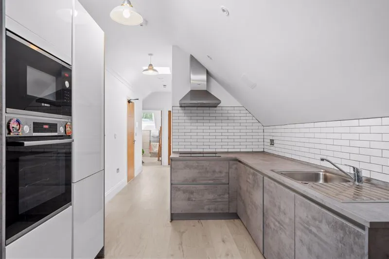 135 Cheam Common Road, Worcester Park KT4 8SY, photo 5