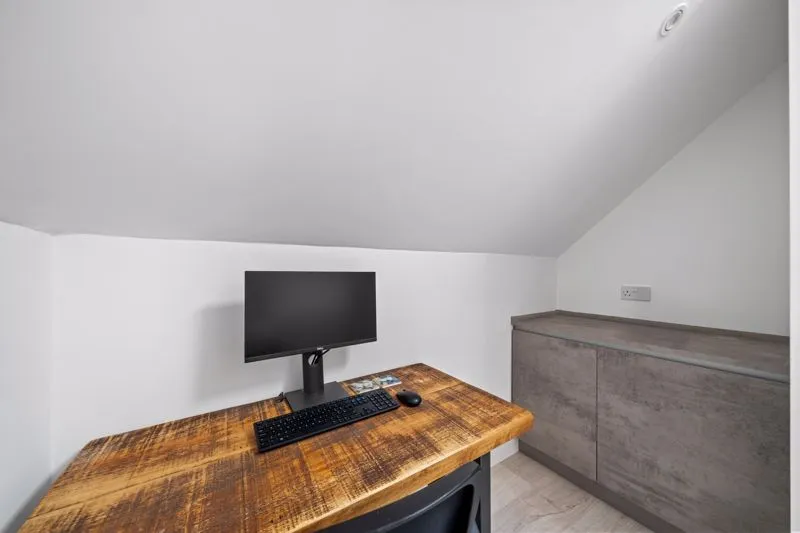 135 Cheam Common Road, Worcester Park KT4 8SY, photo 6