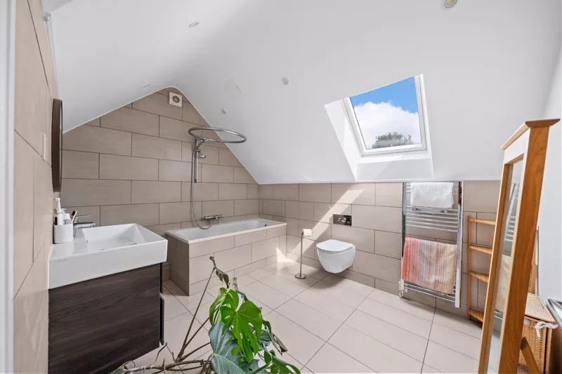 135 Cheam Common Road, Worcester Park KT4 8SY, photo 9