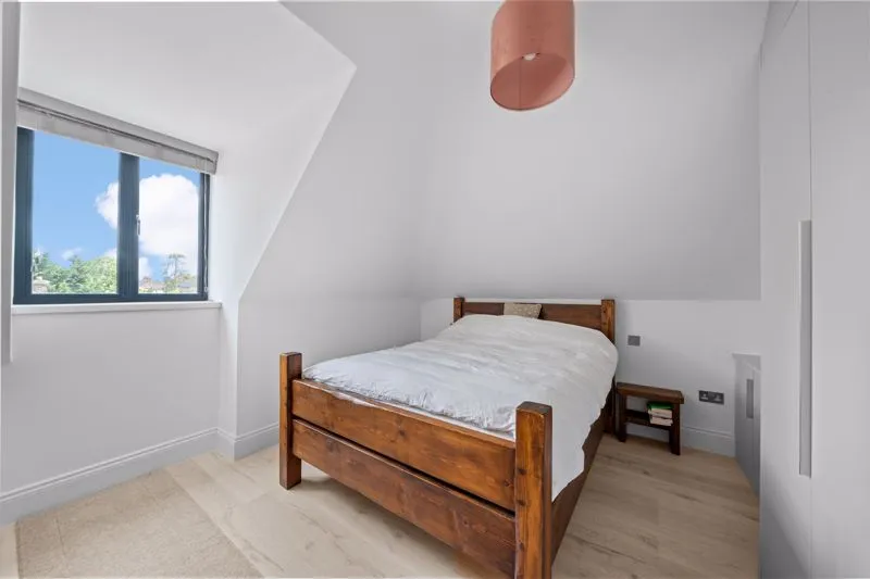 135 Cheam Common Road, Worcester Park KT4 8SY, photo 7