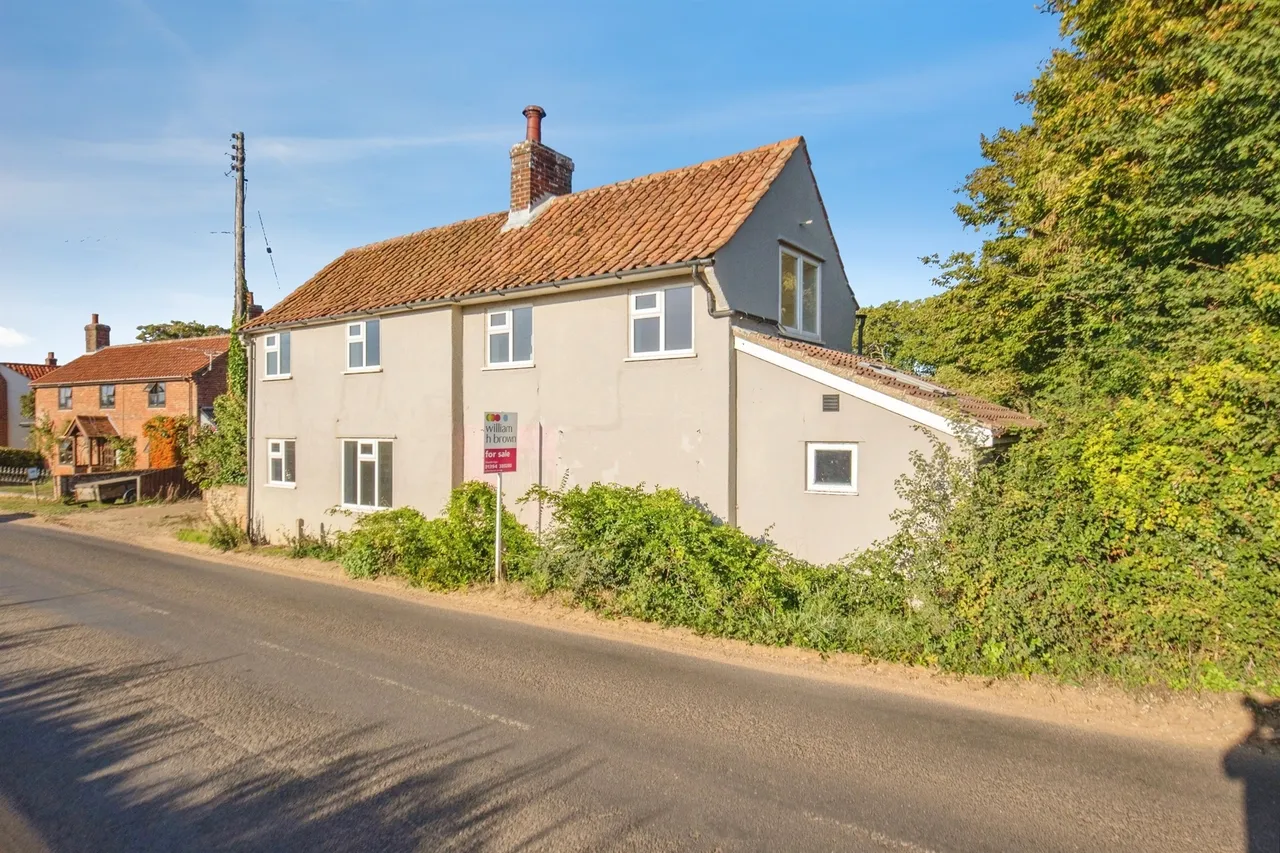 3 bed house for sale, The Street, Alderton, IP12
