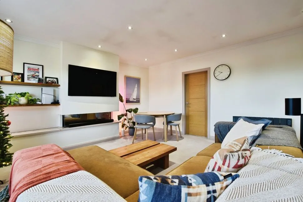 Pownall Court, Wilmslow, Cheshire, SK9, photo 3