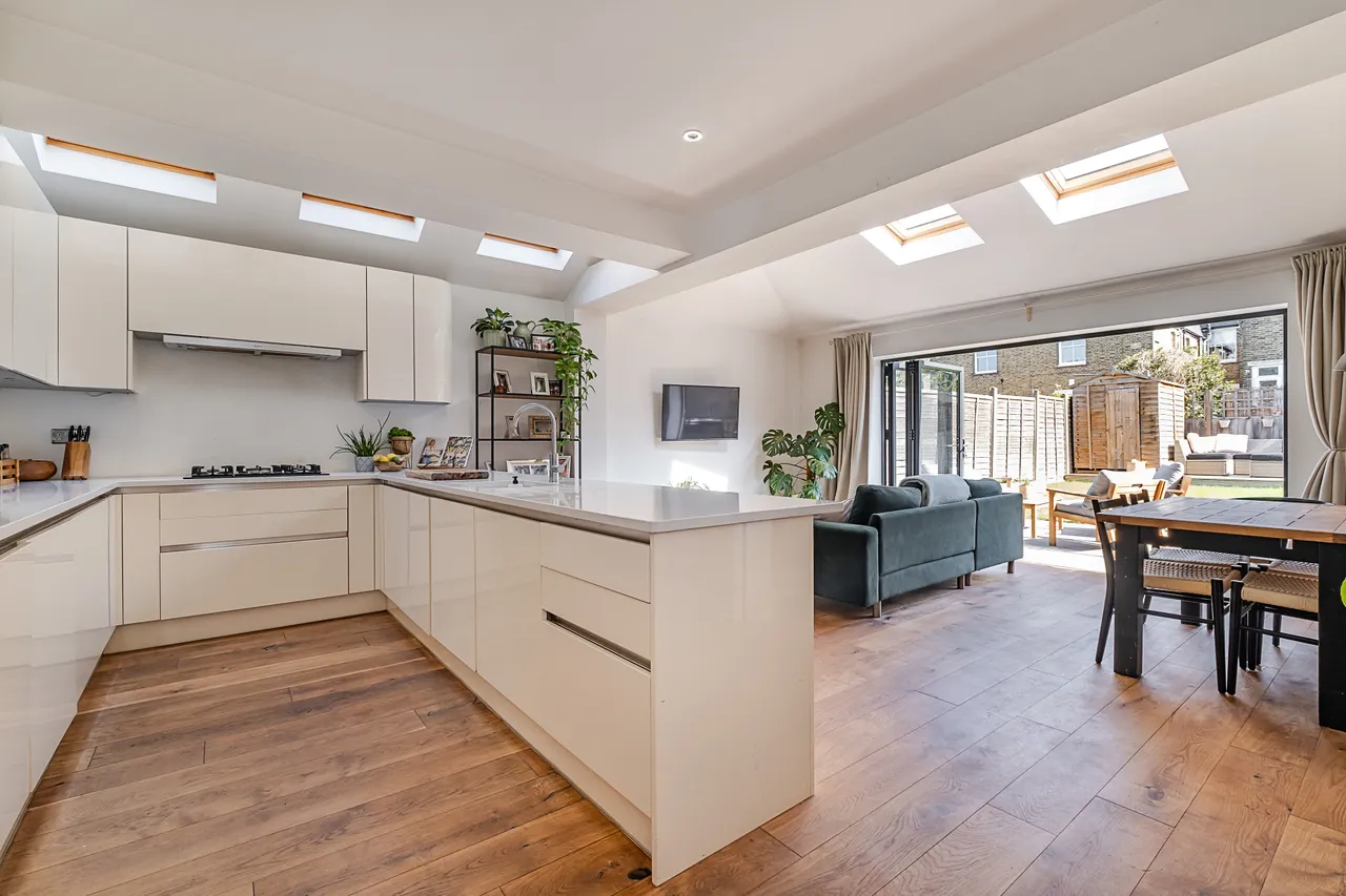 2 bed flat for sale — Tranmere Road, London, SW18