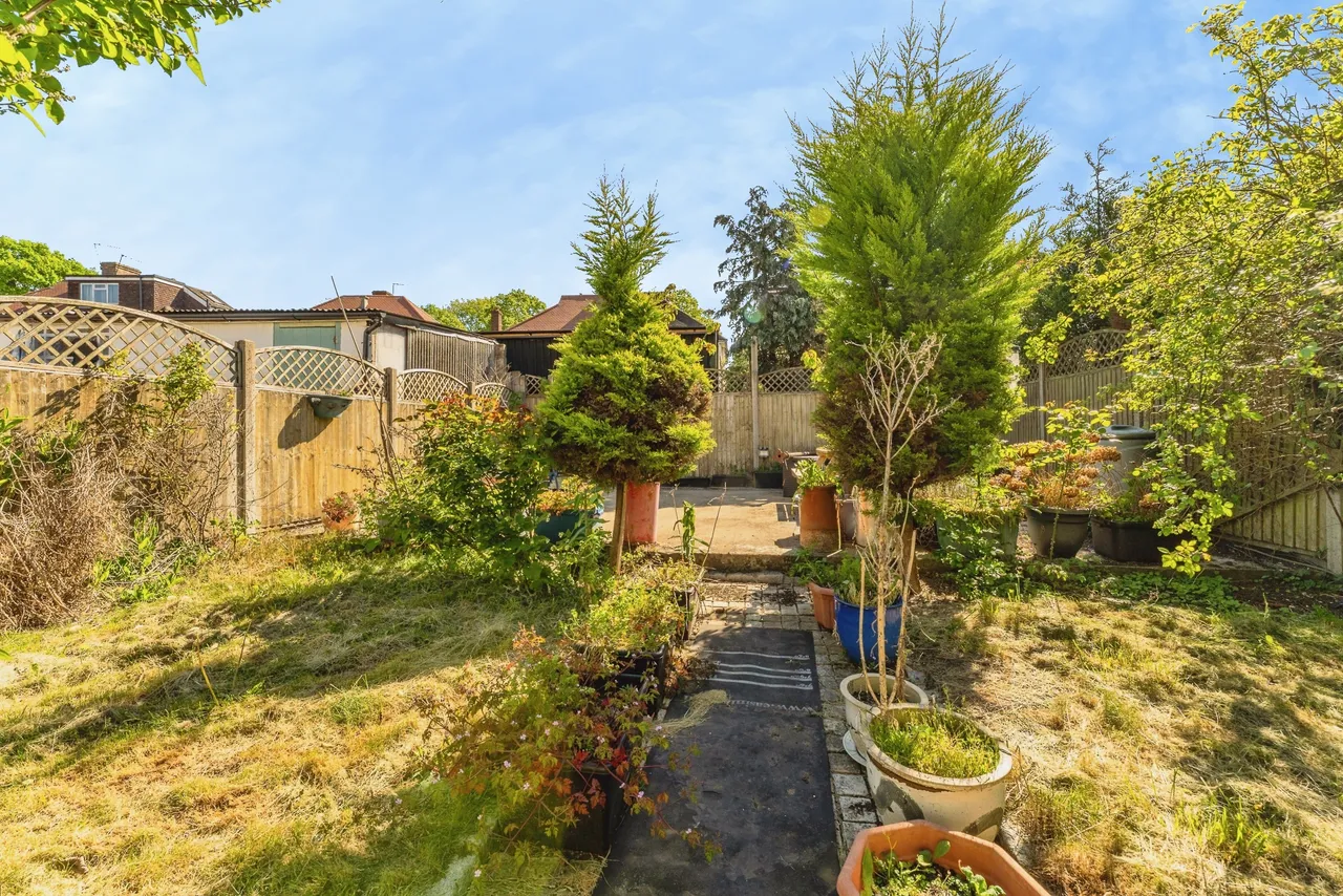 4 bed house for sale, Brookfield Avenue, London, NW7