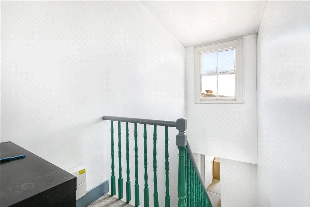 Acre Lane, London, SW2, photo 11