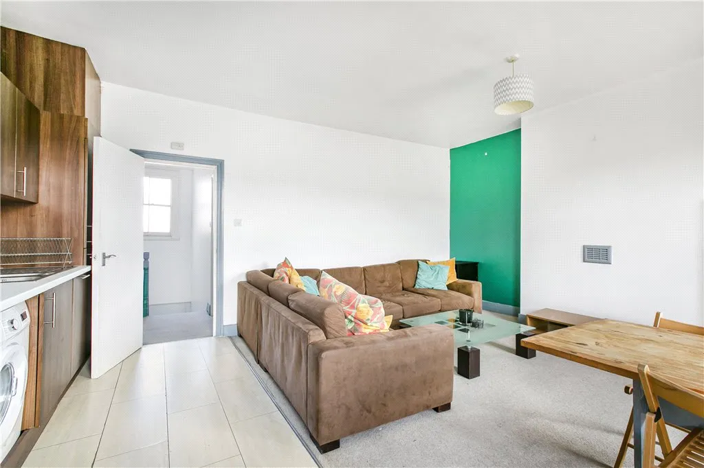 Acre Lane, London, SW2, photo 6