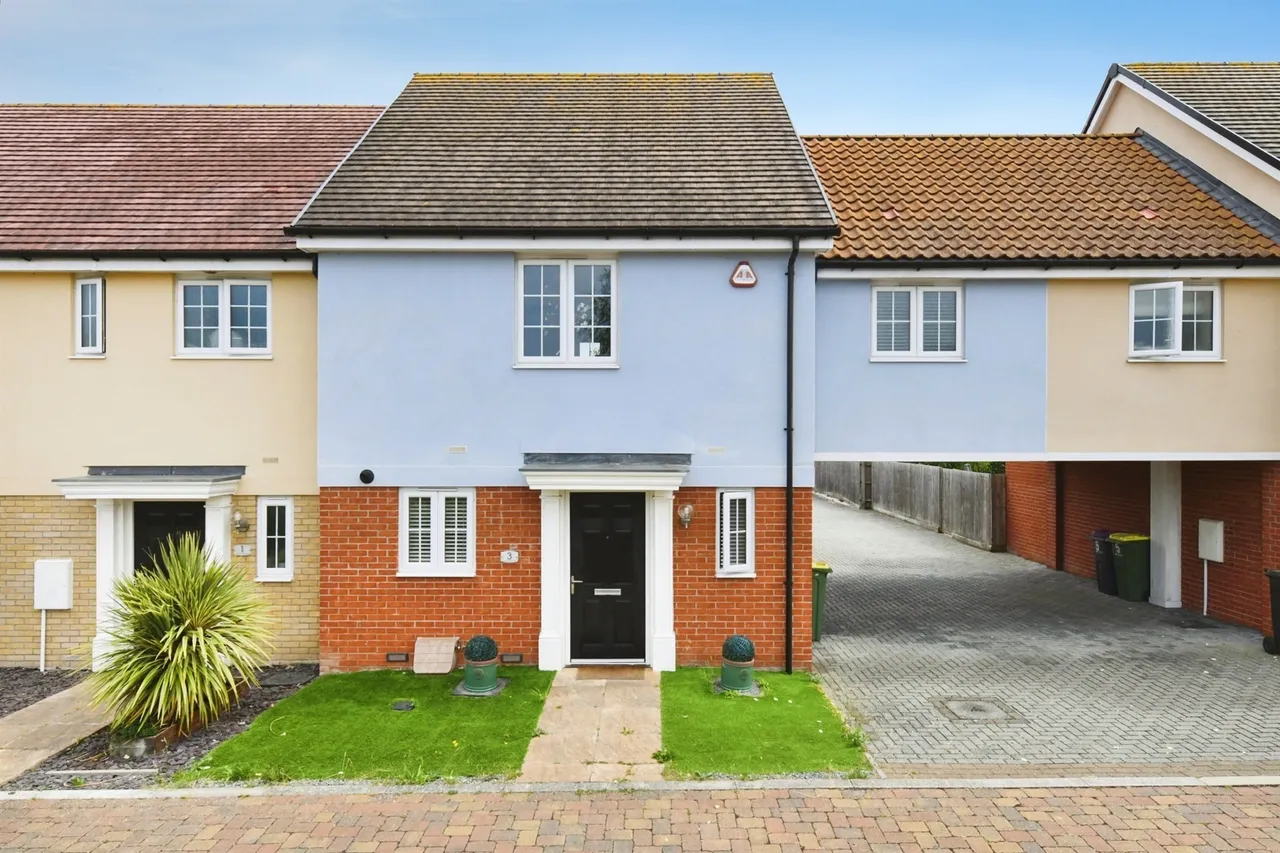 3 bed house for sale, Charles Crescent, Rochford, SS4