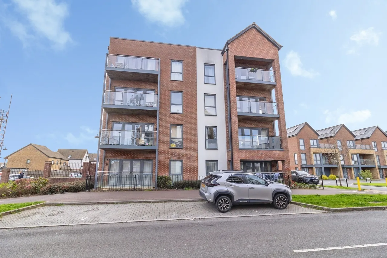 Pascal Mews, Oakgrove, Milton Keynes, Buckinghamshire, MK10, photo 19