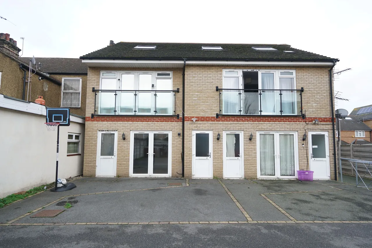 1 bed flat for sale — 14 Foxton Road, Grays, Essex, RM20 4XX