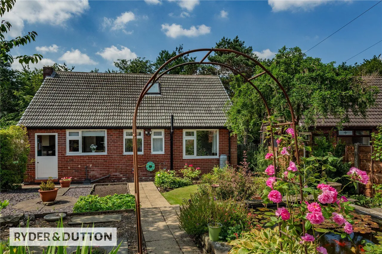 3 bed house for sale, Sunfield Crescent, Royton, OL2