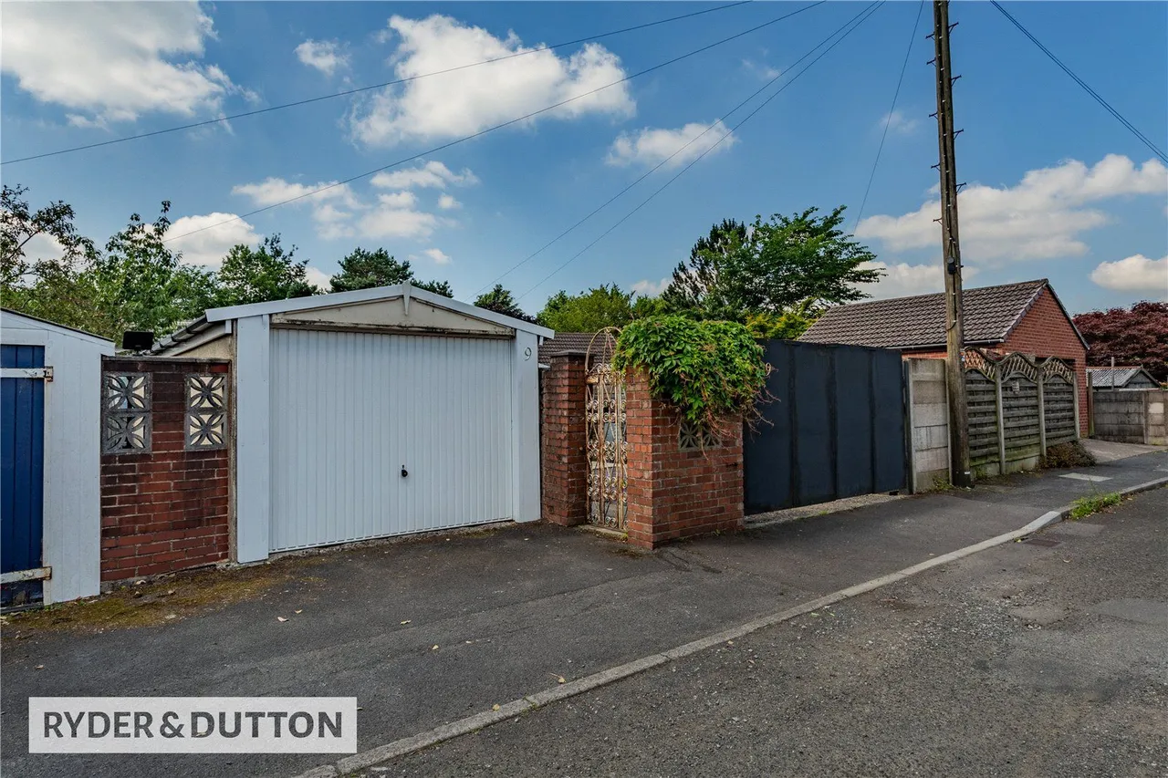 Sunfield Crescent, Royton, OL2, photo 27