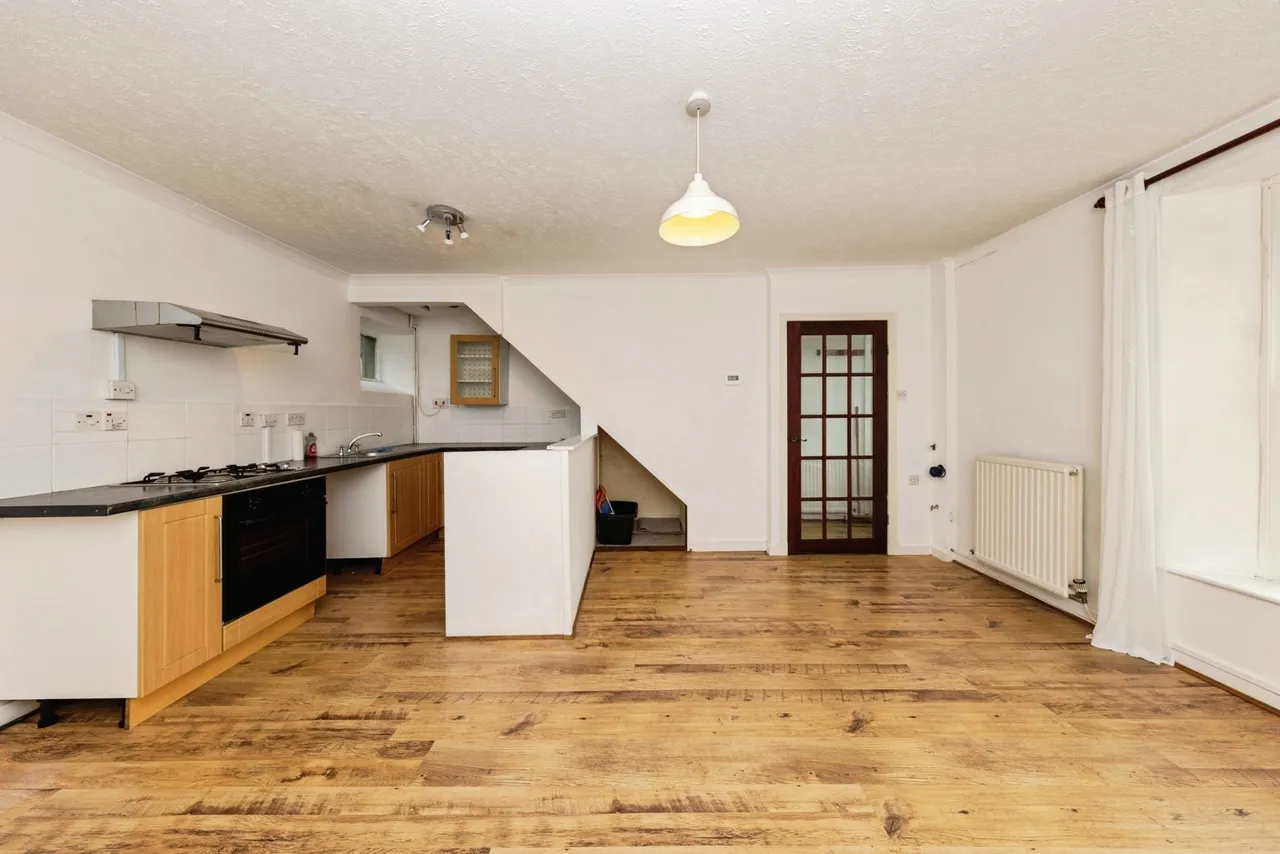 Old Priory Road, Carmarthen, SA31, photo 3