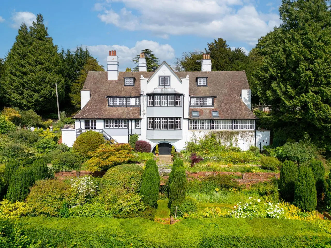 6 bed house for sale, Camp Road, Woldingham, CR3