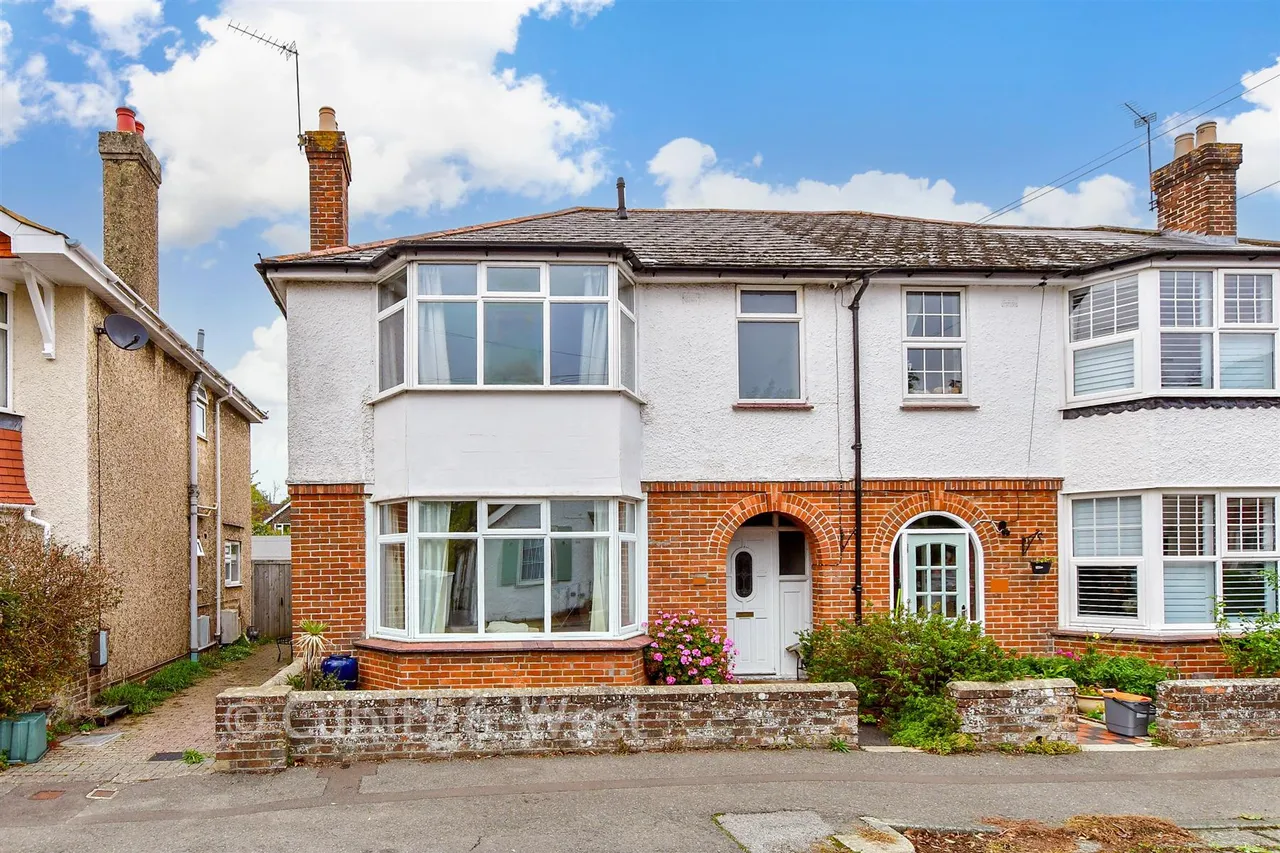 4 bed house for sale, Kings Avenue, Chichester, PO19