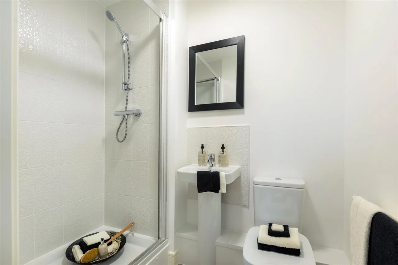 Webber Street, Horley, RH6, photo 6