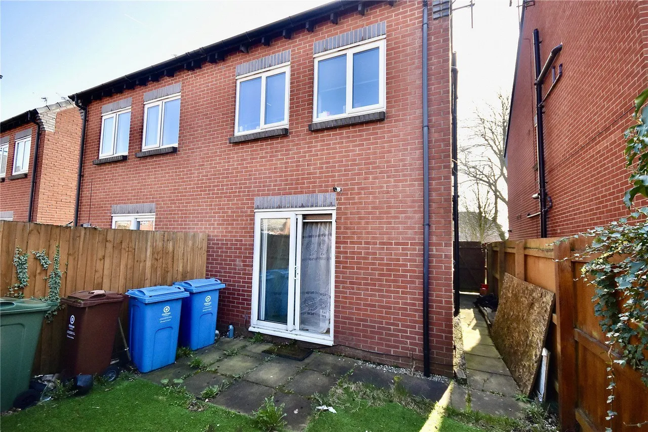 Baldwins Close, Royton, OL2, photo 16