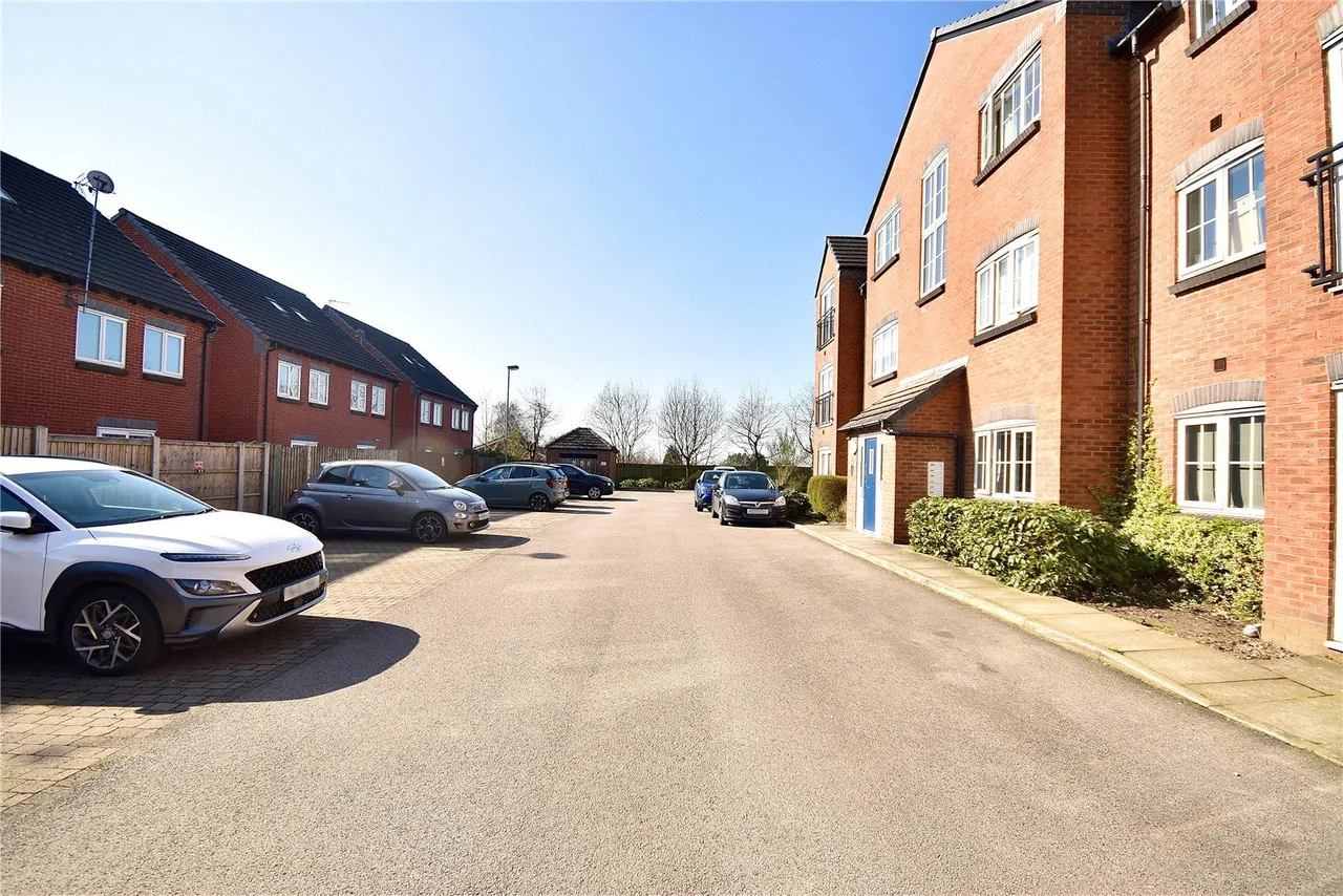Baldwins Close, Royton, OL2, photo 19