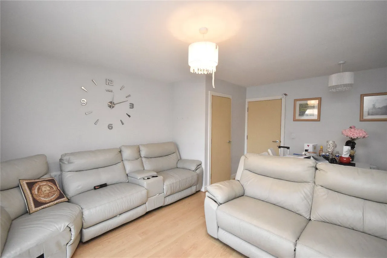 Baldwins Close, Royton, OL2, photo 3