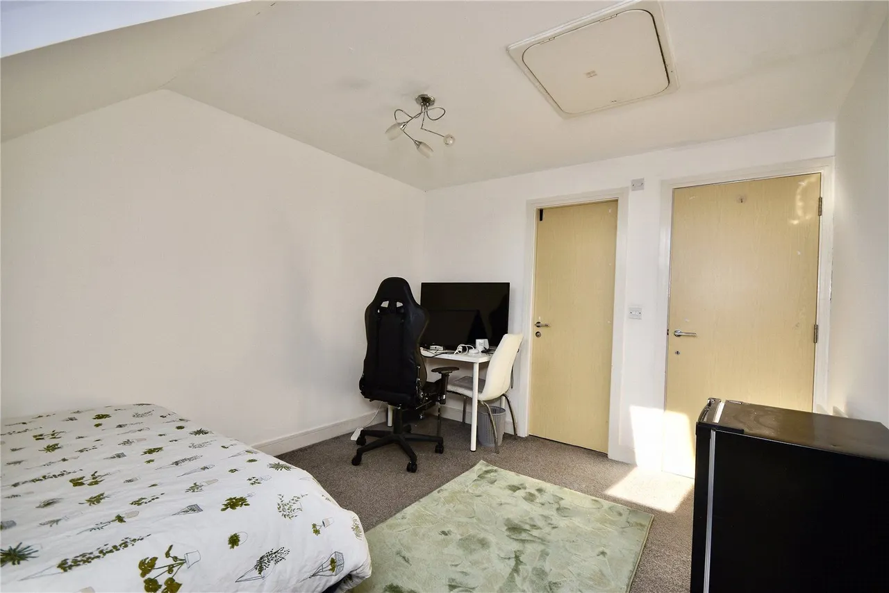 Baldwins Close, Royton, OL2, photo 9