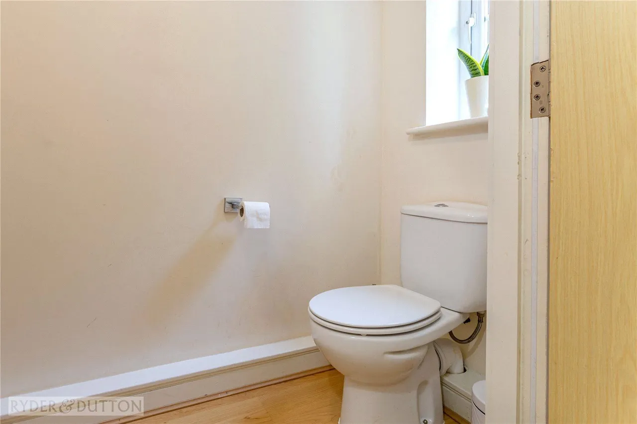 Baldwins Close, Royton, OL2, photo 6