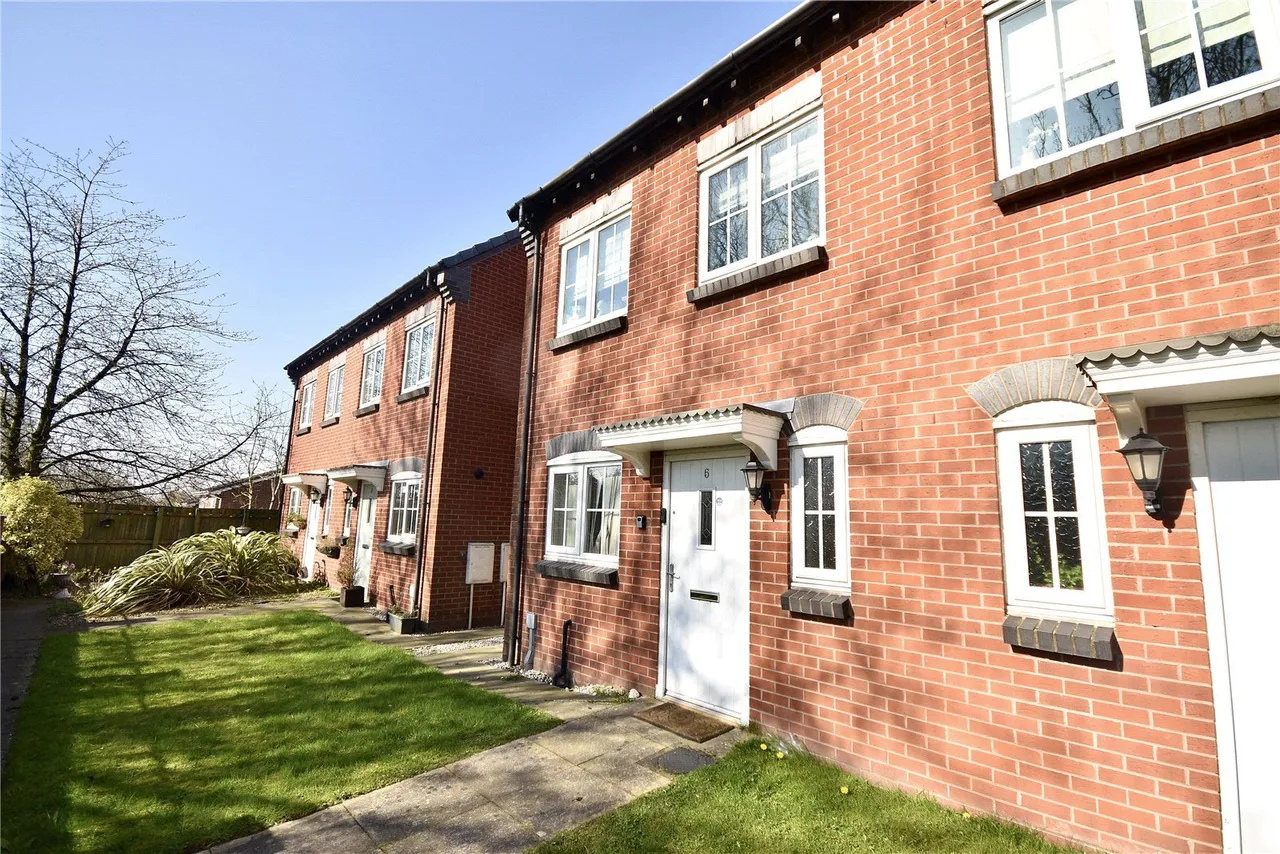 Baldwins Close, Royton, OL2, photo 20