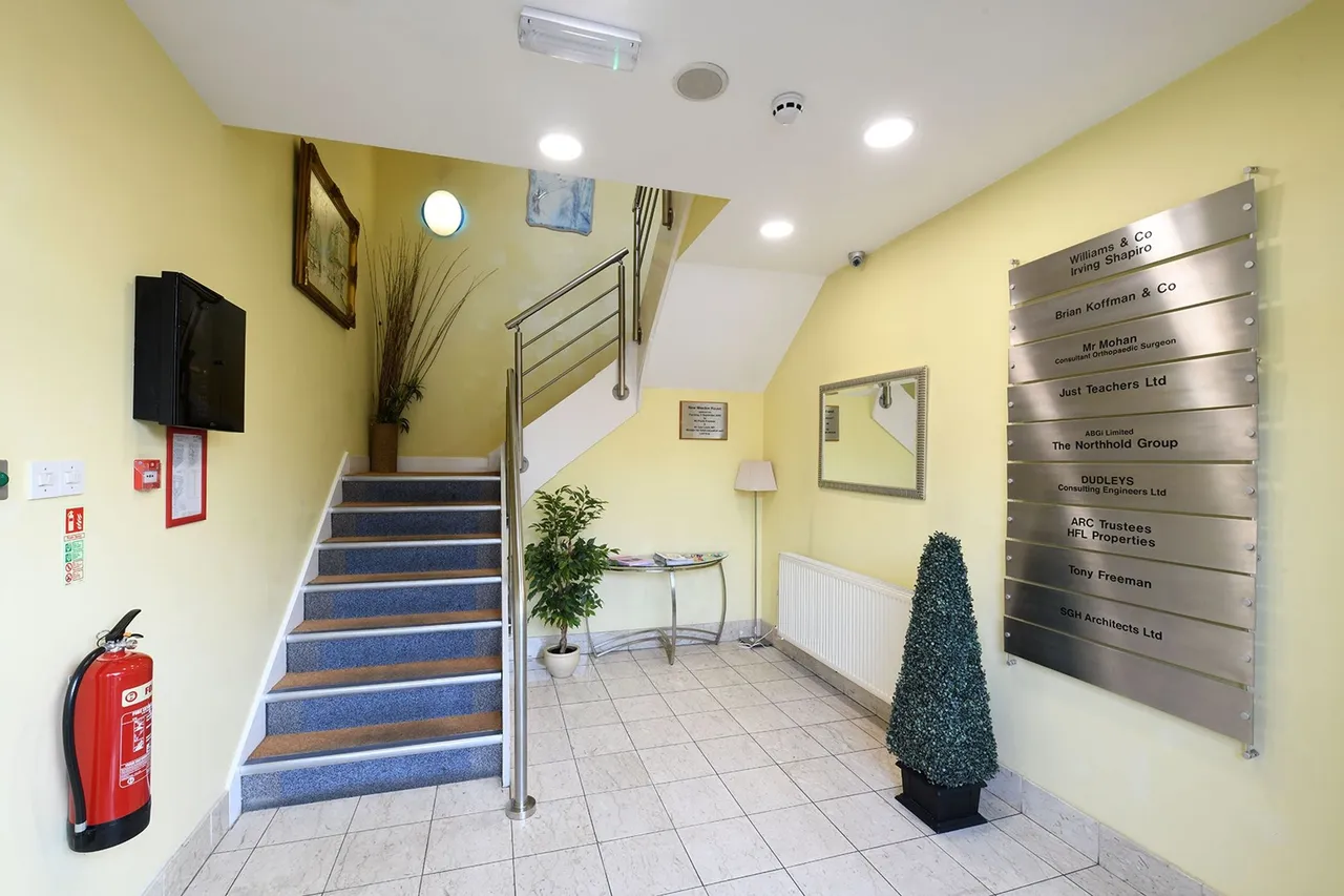 Bury New Road, Prestwich, M25, photo 3