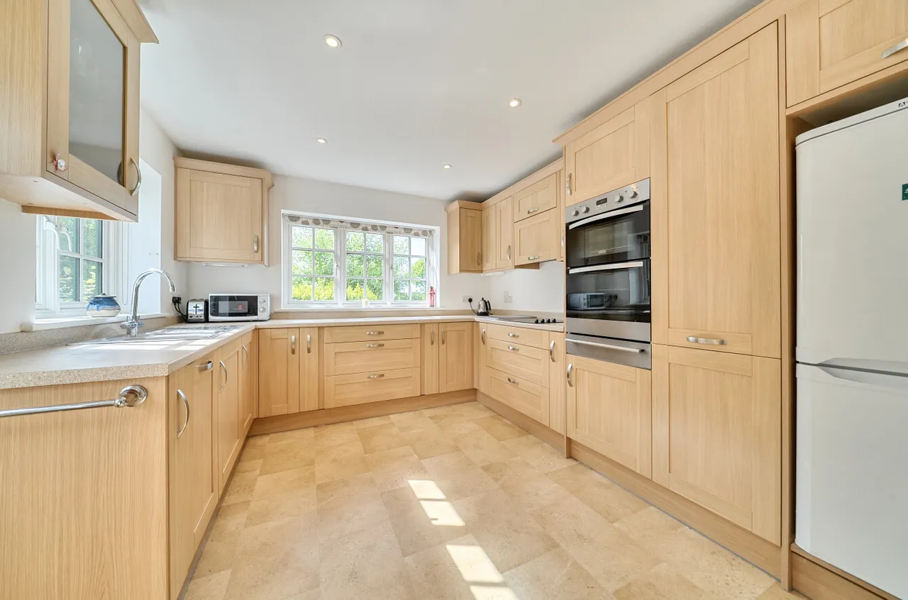 New England Hill, West End, Woking, Surrey, GU24 9PY, photo 4