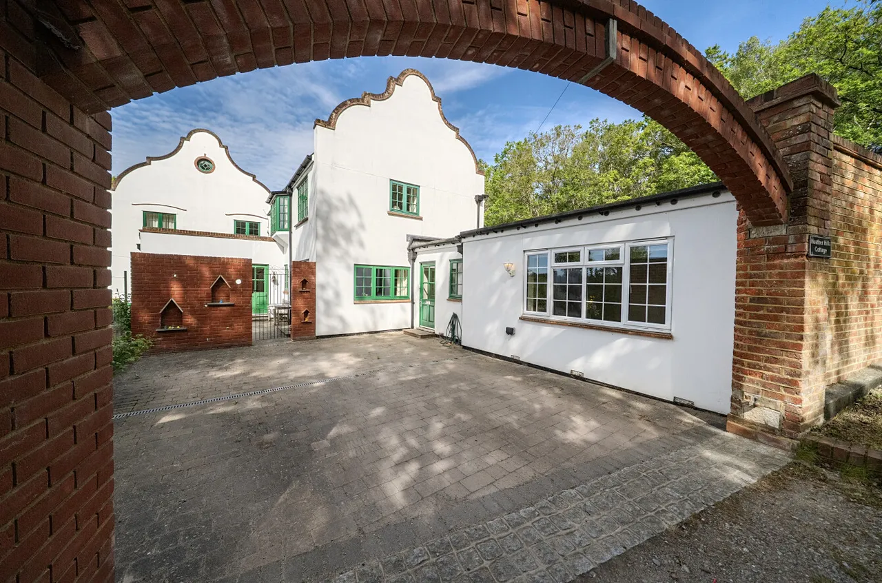 New England Hill, West End, Woking, Surrey, GU24 9PY, photo 12