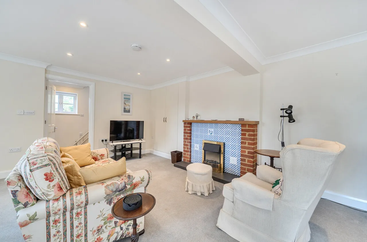 New England Hill, West End, Woking, Surrey, GU24 9PY, photo 5
