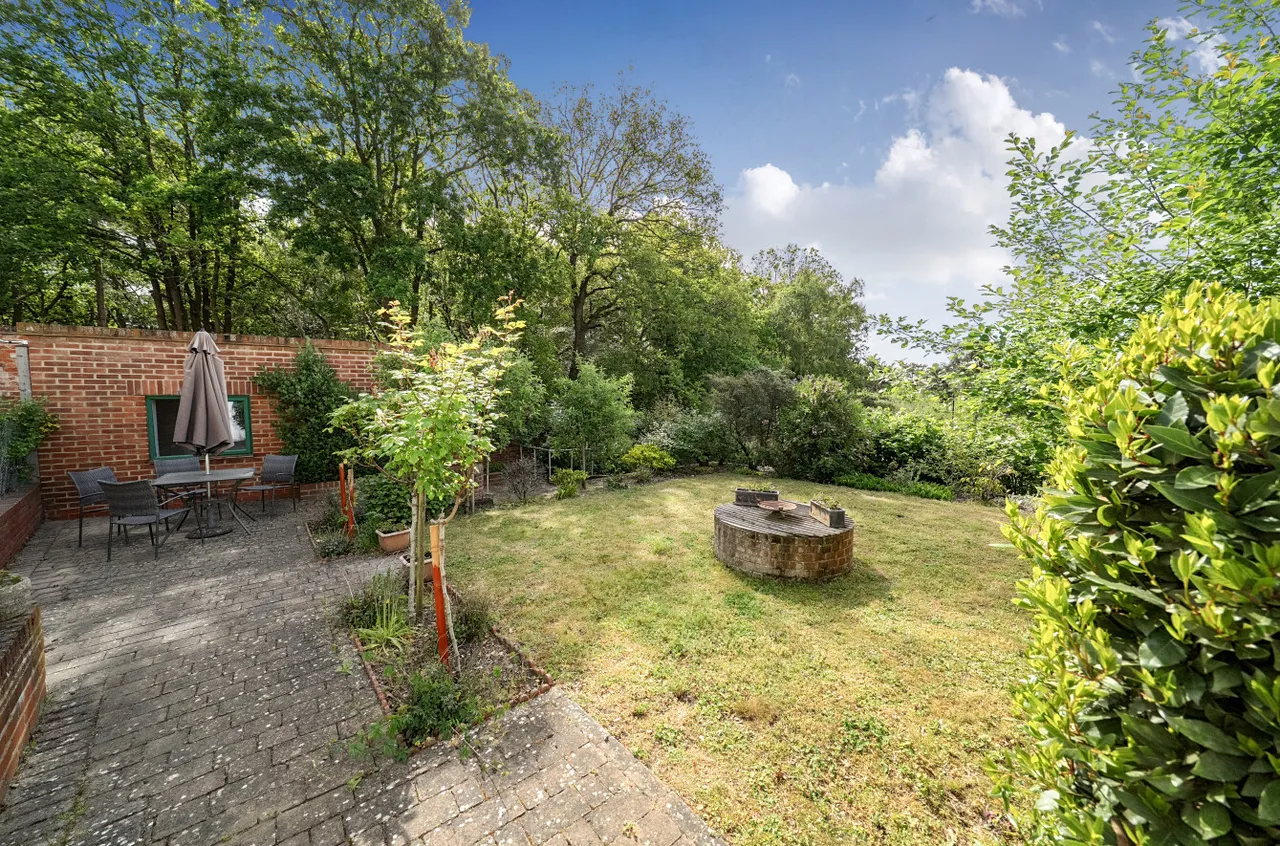 New England Hill, West End, Woking, Surrey, GU24 9PY, photo 11